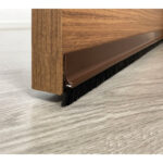 BURLETE BAJO PUERTA ADHESIVO CEPILLO PVC