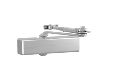 CIERRAPUERTA DC120 BRAZO RETENEDOR
