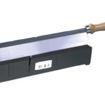 CORTAINGLETES EN PLASTICO + SIERRA DE MANO PARA MADERA - 250 MM