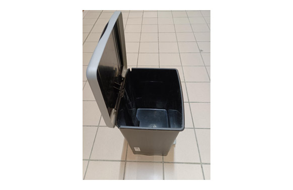 126_68f152194046b CUBO CON PEDAL MILENIUM 23L NEGRO - 33X28X39CM - Imagen 3