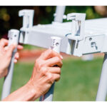 ESCALERA PARA PISCINA DE SEGURIDAD CON PLATAFORMA