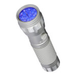 LINTERNA LED UV LIGHT 3 PILAS AAA INCLUIDAS