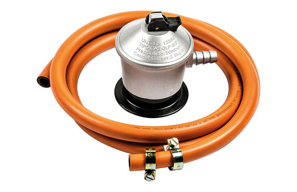 126_6908f9ce74d76 REGULADOR GAS CON MANGUERA 30 MBARS - Imagen 1